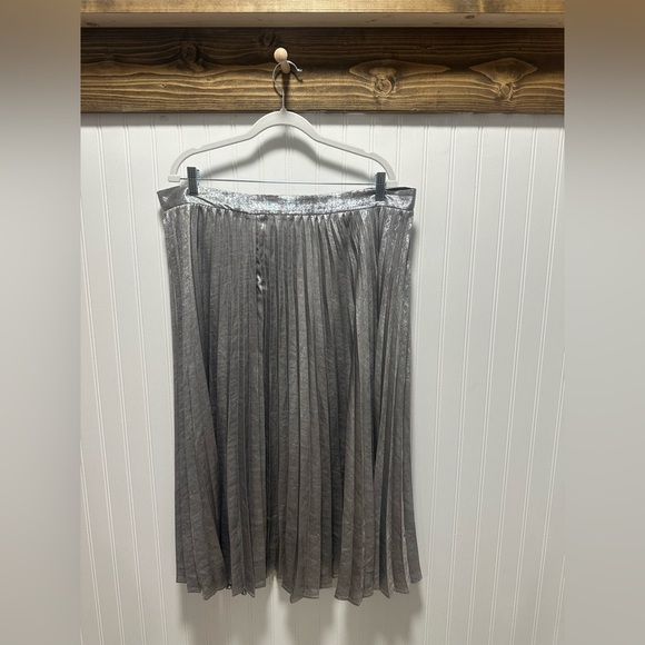 Gap silver pleated midi skirt Sz 18 NWT Party Holiday metal - Picture 1 of 8